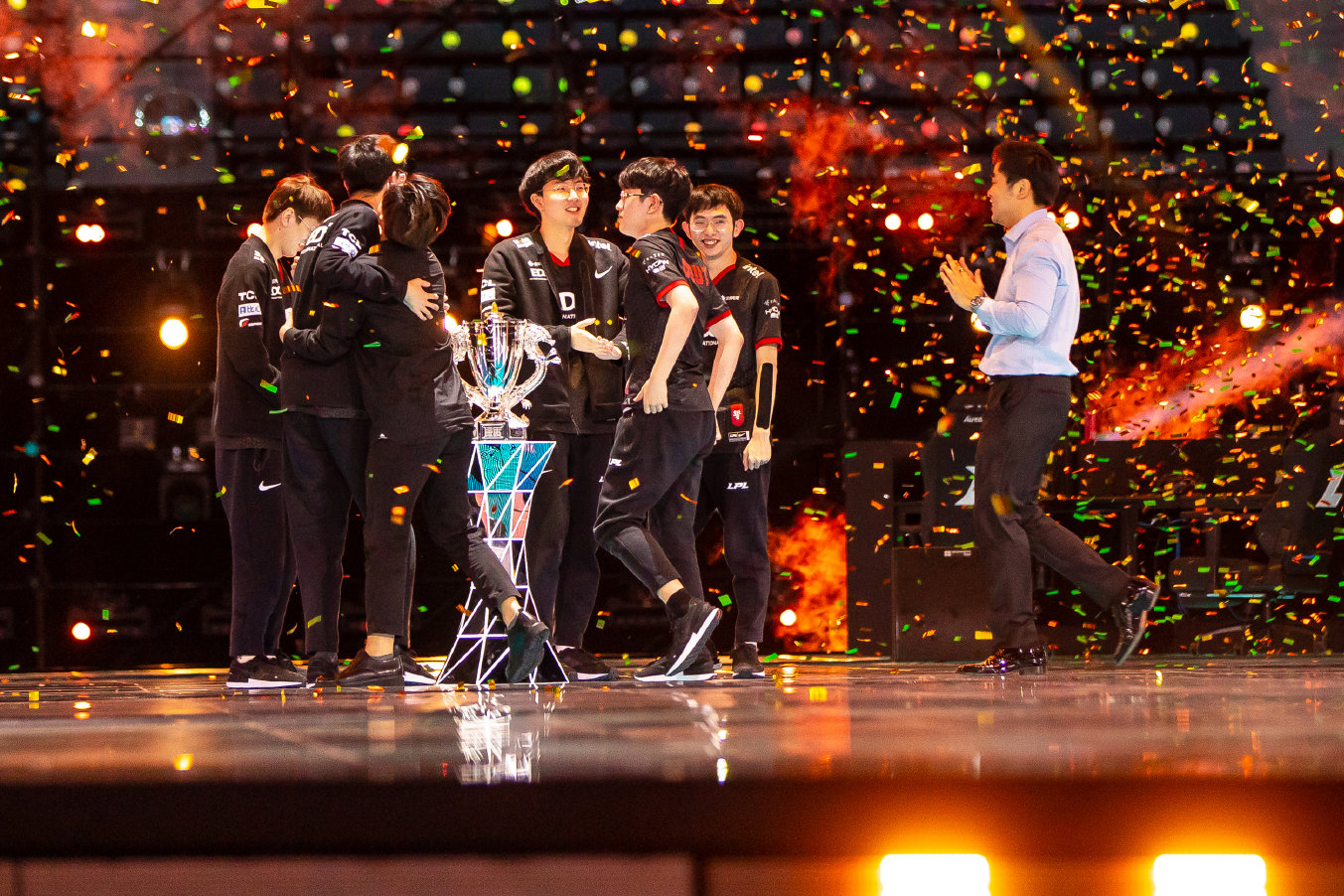 关于神仙对局！英雄联盟比赛过程堪比大片的信息