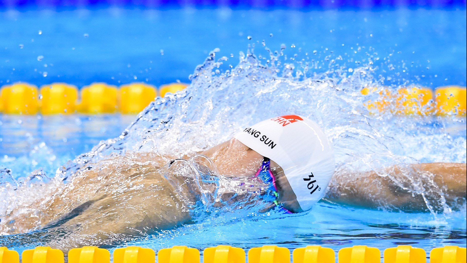 黑色乐章，阿劳霍在F1年度争冠之夜的完美独奏