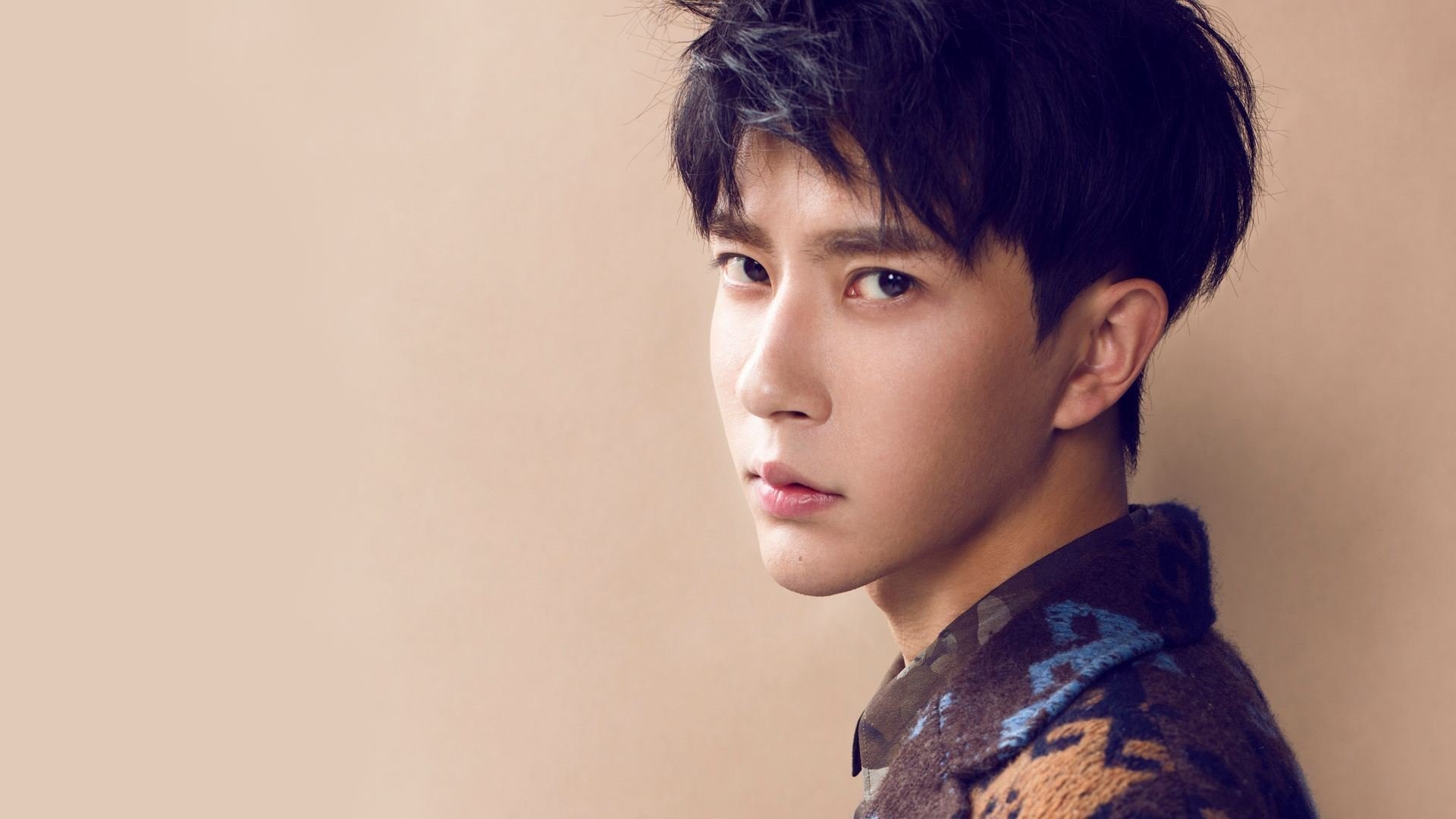 凯恩臂缠红袖标，新红魔雨中奏凯—记曼联与厄瓜多尔的跨大洲友谊赛